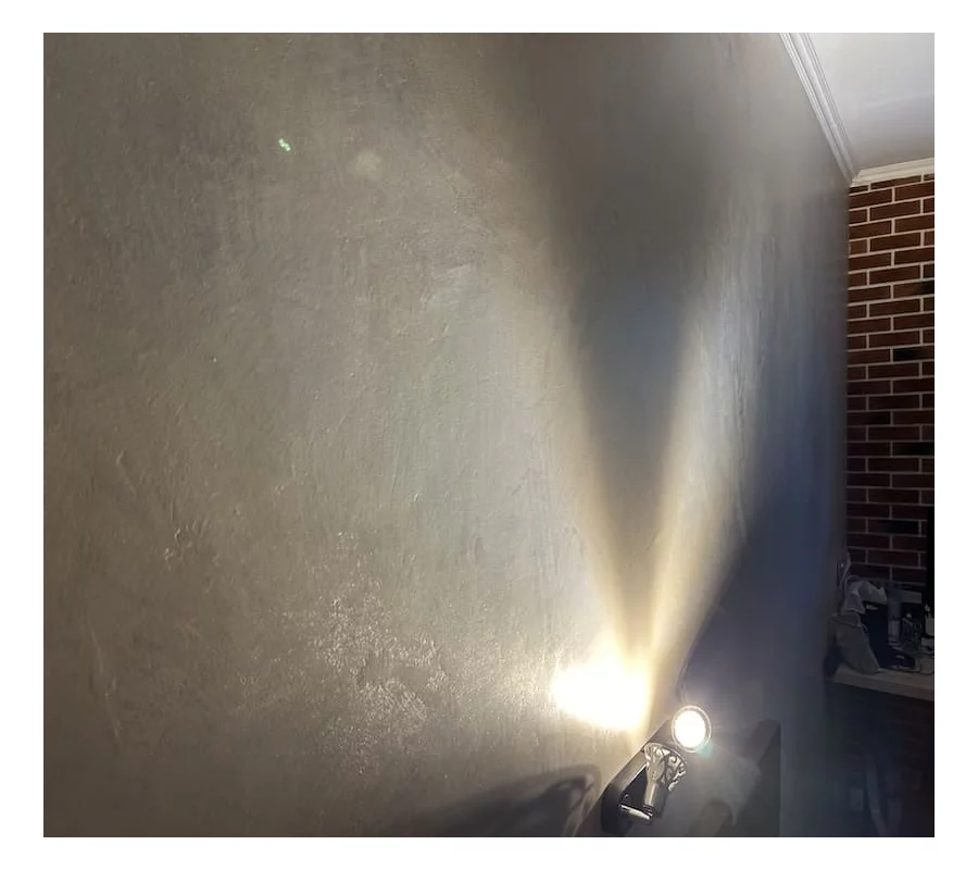 Отделка стен микроцементом