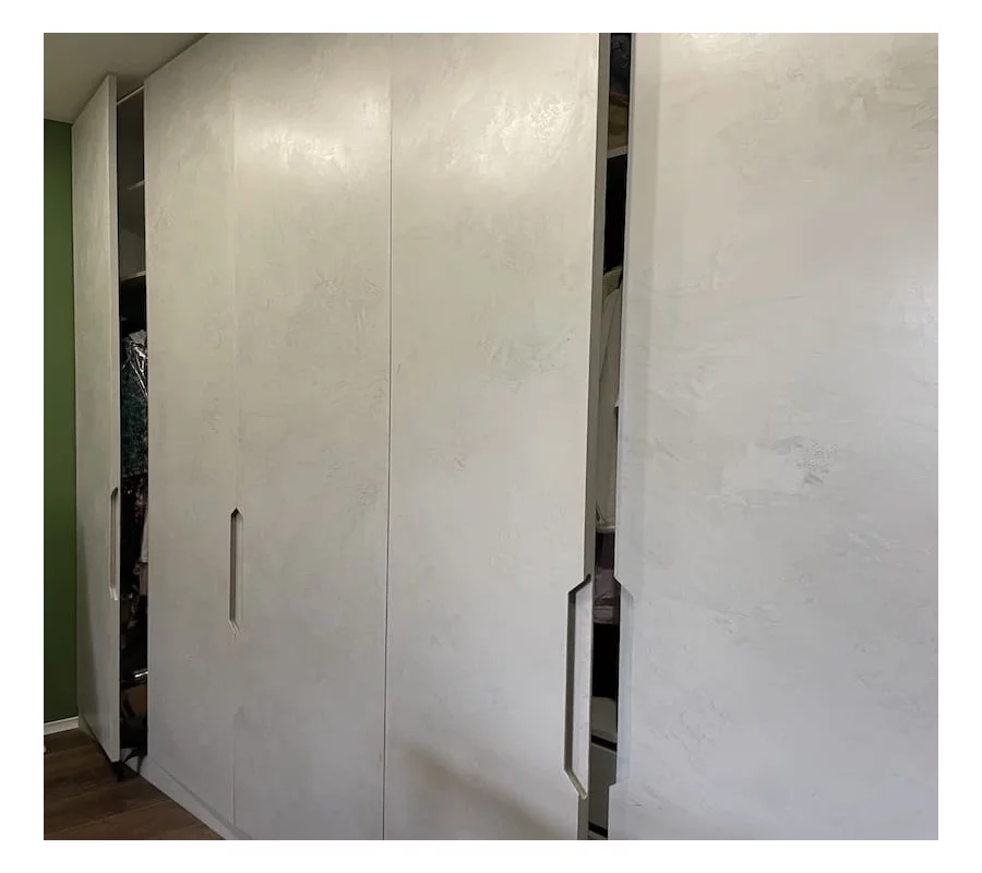 Отделка стен микроцементом