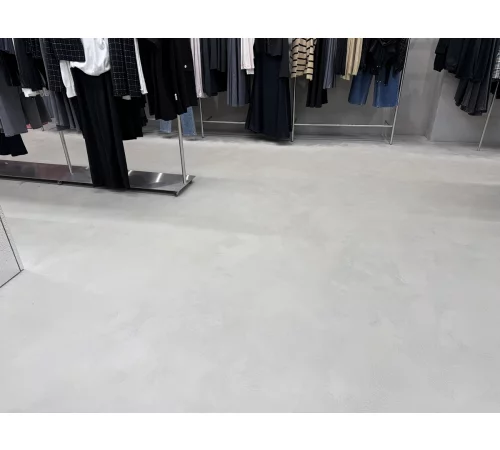 Нанесение микроцемента на стены и полы в магазине CONTE