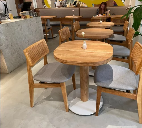 Микроцемент на пол в кафе LAYERZ