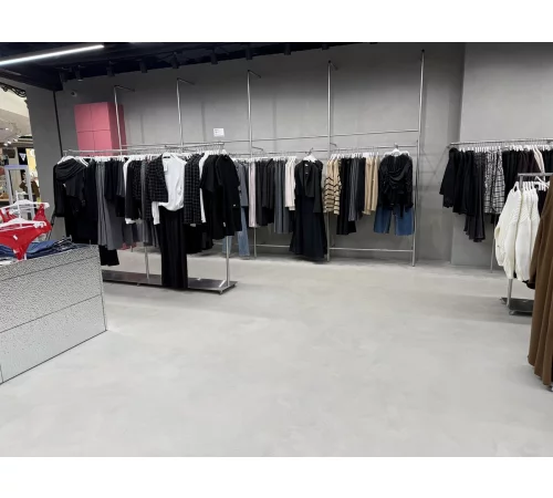 Нанесение микроцемента на стены и полы в магазине CONTE