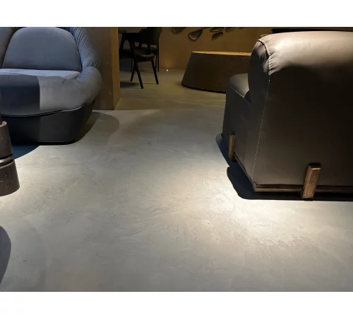 Нанесение микроцемента на стены и полы в лаундж-пространстве премиального отдыха KEIDJ