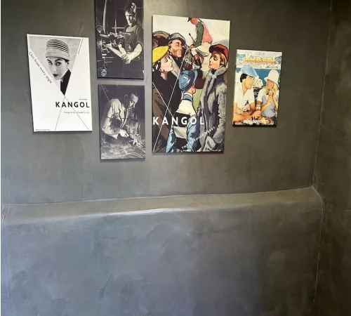 Отделка стен микроцементом