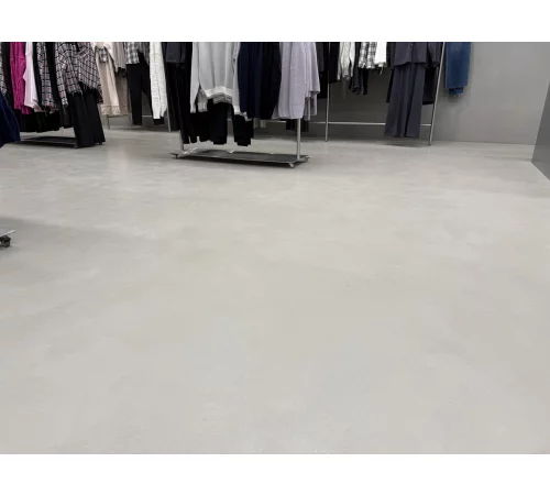 Нанесение микроцемента на стены и полы в магазине CONTE