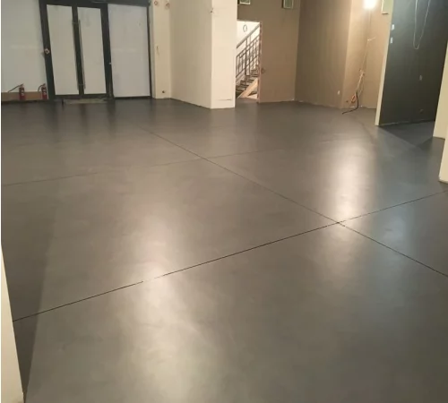 Пол из микробетона в магазине Китон