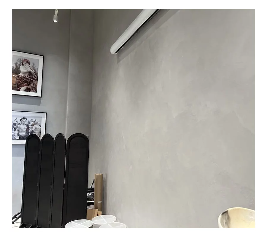 Отделка стен микроцементом