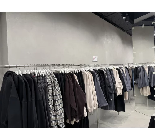 Нанесение микроцемента на стены и полы в магазине CONTE