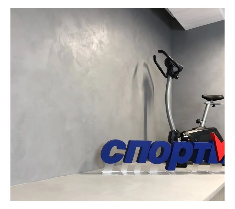 Отделка стен микроцементом