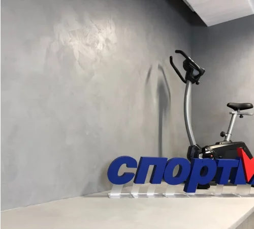 Отделка стен микроцементом