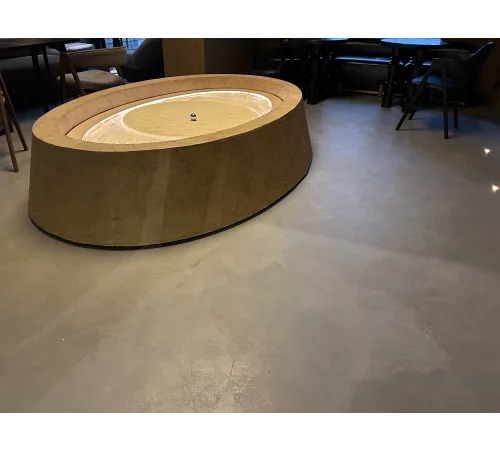 Нанесение микроцемента на стены и полы в лаундж-пространстве премиального отдыха KEIDJ