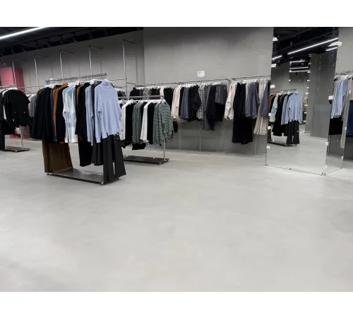 Нанесение микроцемента на стены и полы в магазине CONTE