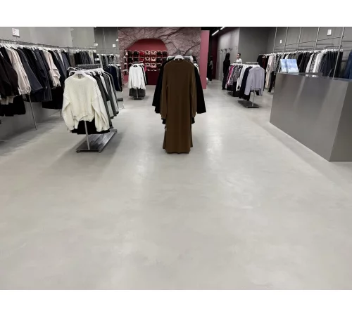 Нанесение микроцемента на стены и полы в магазине CONTE