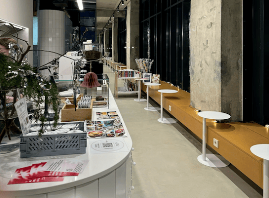 Отделка пола микроцементом в кофейне LOCALS Отделка пола микроцементом в кофейне LOCALS